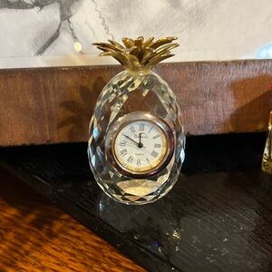 Sweet mini pineapple clock.  Badash brand.  24% lead crystal.
